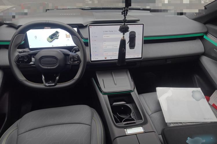 Used Lynk & Co 08 EM-P 2025 120km Long-Range Pro