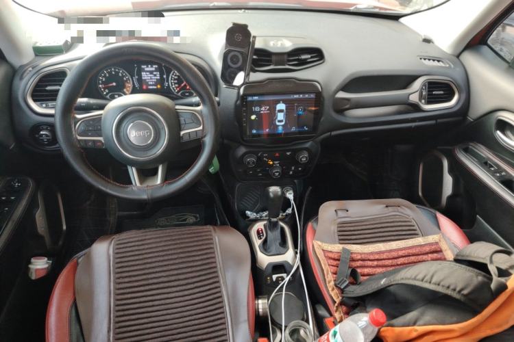 Used Jeep Renegade 2018 Connected Large Screen Version 180T Automatic High-Energy Edition Center Console