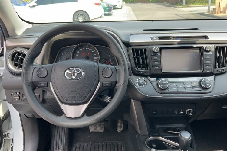 Used Toyota RAV4 2019 2.0L CVT Two-Wheel Drive Luxury Version China VI Standard