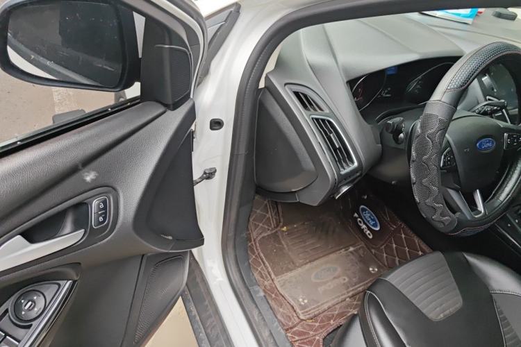 Used Ford Focus 2015 Hatchback EcoBoost 125 Automatic Supreme Style Edition
