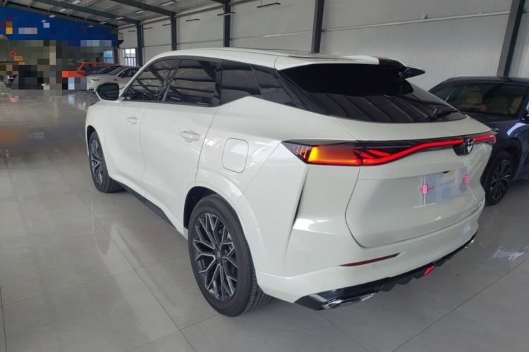 Used CHANGAN UNI-Z 2025 1.5T Luxury Version Exterior 2