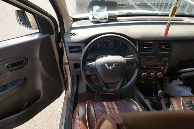 Used Wuling Rongguang V 2016 1.5L Practical Version Non-Power-Assisted