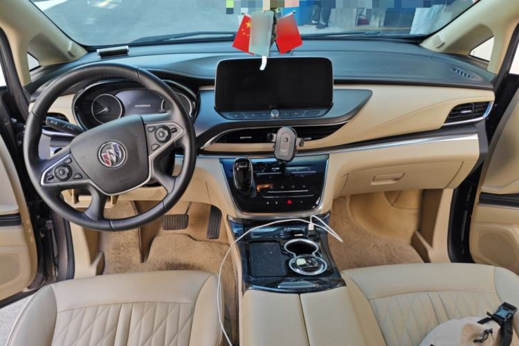 Used Buick GL8 2023 Facelifted Land Cruiser Executive Luxury Version Center Console