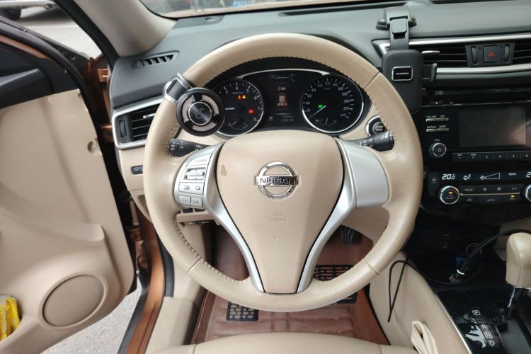 Used Nissan X-Trail 2016 2.5L CVT Sport Edition 4WD Steering Wheel