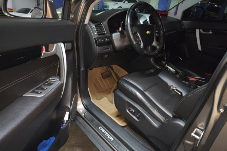 Used Chevrolet Captiva 2015 2.4L Two-Wheel Drive Urban Version 7 Seats Driver Seat