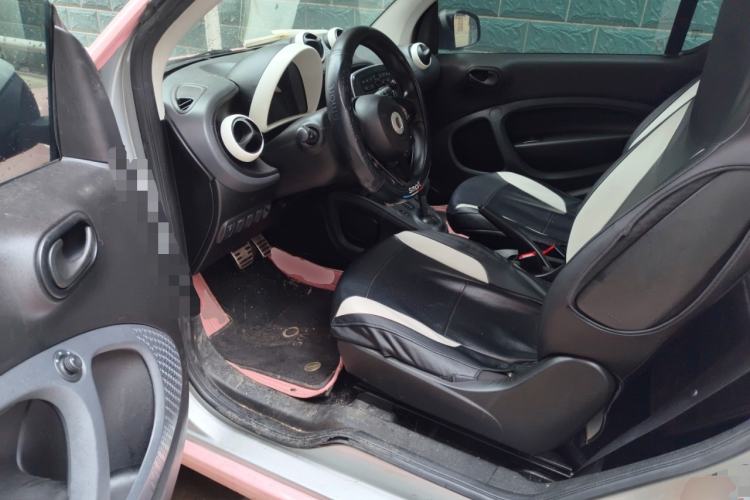 Used smart fortwo 2015 1.0L 52 kW hardtop Dynamic version