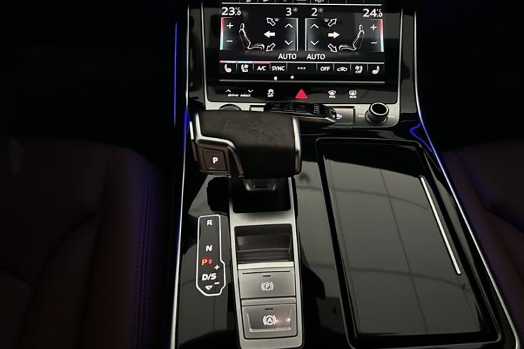 Used Audi Q7 2023 55 TFSI quattro S line Sport Edition Gear Lever