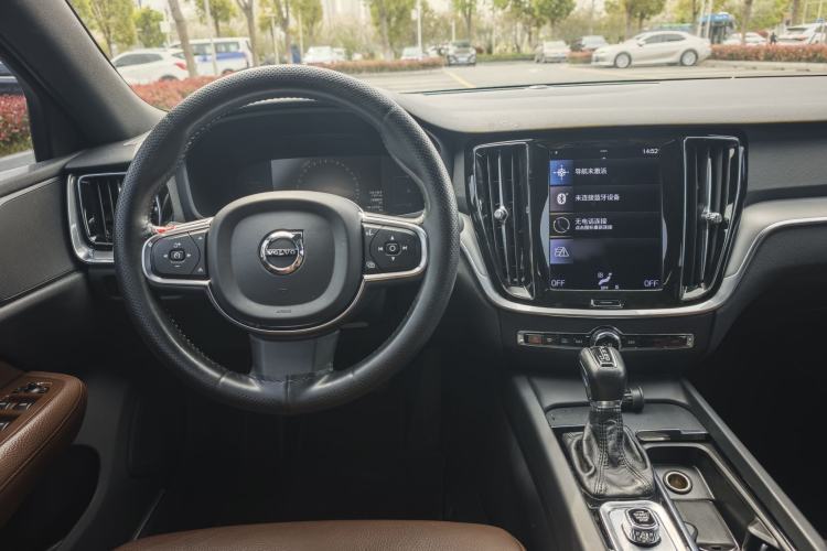 Used Volvo S60 2021 T4 Zhiyi Luxury Edition
