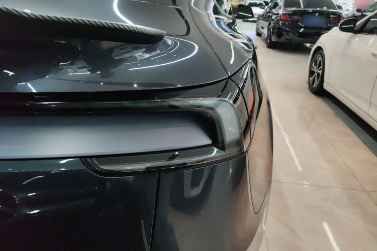 Used Tesla Model Y 2025 Long-Range All-Wheel-Drive Version