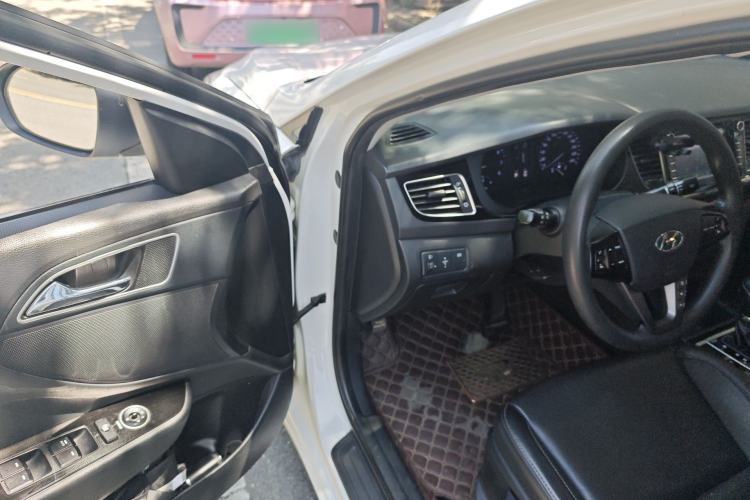 Used Hyundai Mistra 2014 1.8L Automatic Smart GLS
