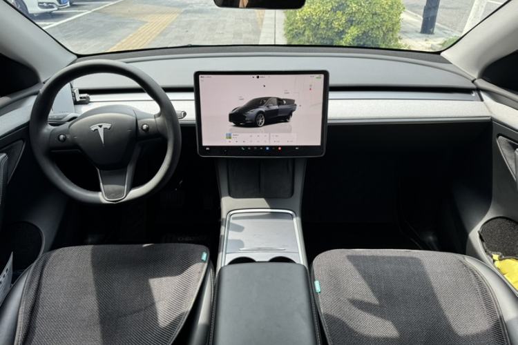 Used Tesla Model Y 2024 Rear-Wheel-Drive Version Interior 6