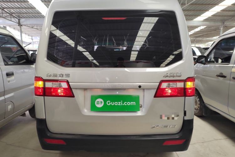 Used Jinbei Hiace X30 2023 1.5L Super-Comfortable Passenger Van 5/6/7-Seater Non-Air-Conditioned Version Model SWC15M