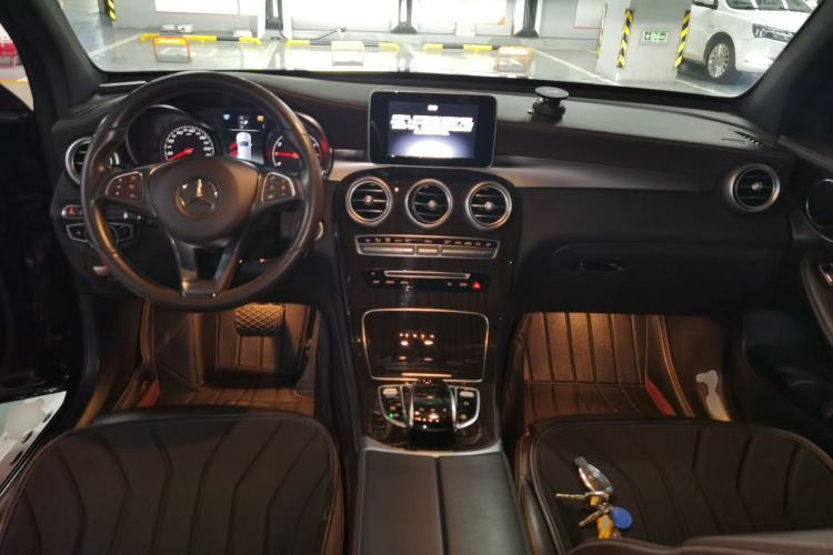 Used Mercedes-Benz GLC 2018 Facelift GLC 260 4MATIC Luxury Edition
