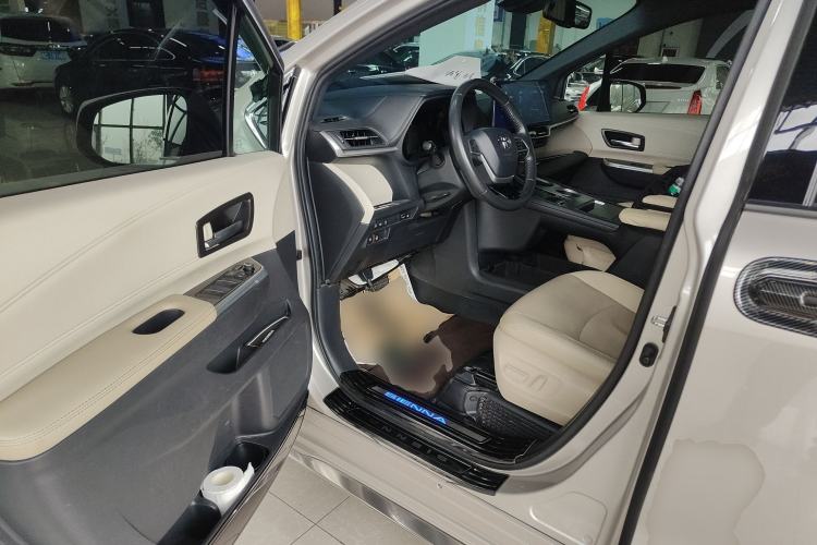 Used Toyota Sienna 2021 2.5L Hybrid Ultimate Edition