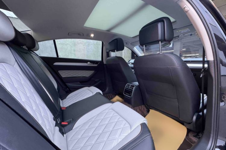 Used Volkswagen Magotan 2023 2 Million Units Commemorative Edition 330TSI DSG Luxury Version Interior 2