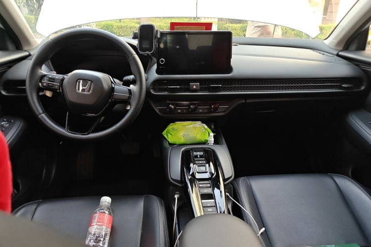 Used Honda HR-V 2023 2.0L eHEV Dynamic Speed Version Center Console