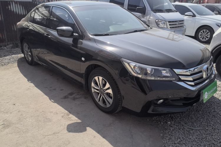 Used Honda Accord 2014 2.0L LX Comfort Edition Front Right 45 Deg