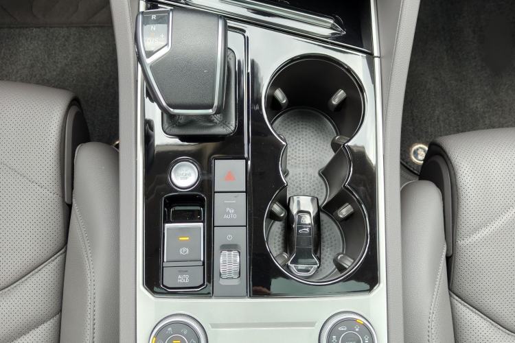 Used Volkswagen Touareg 2023 3.0 TSI Luxury Edition Obsidian Black Sport Package Gear Lever