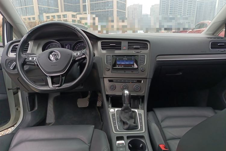 Used Volkswagen Golf 2016 230TSI Automatic Luxury Version Center Console