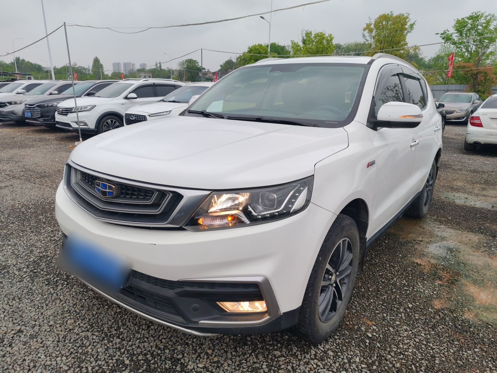 Под передней частью автомобиля