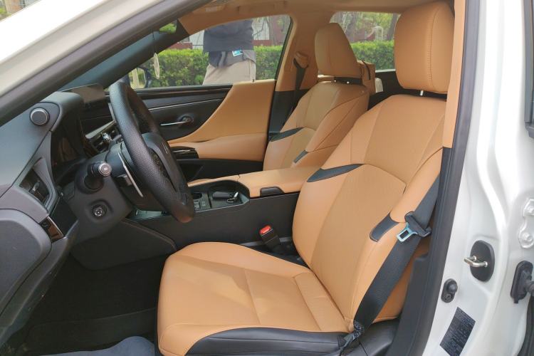 Used Lexus ES 2023 200 Excellence Edition Left Front Seat