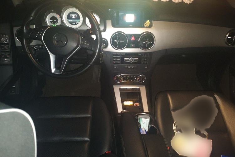 Used Mercedes-Benz GLK-Class 2013 GLK 300 4MATIC Dynamic Sunroof Model Interior 2