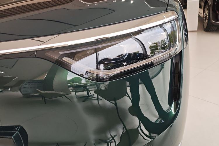 Used Hima AITO M8 2025 Extended-Range Ultra Version 53.4 kWh 6-Seater Edition