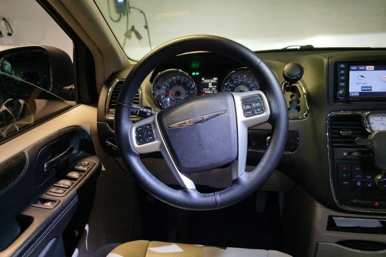 Used Chrysler Grand Voyager 2014 3.6L Comfort Edition Steering Wheel