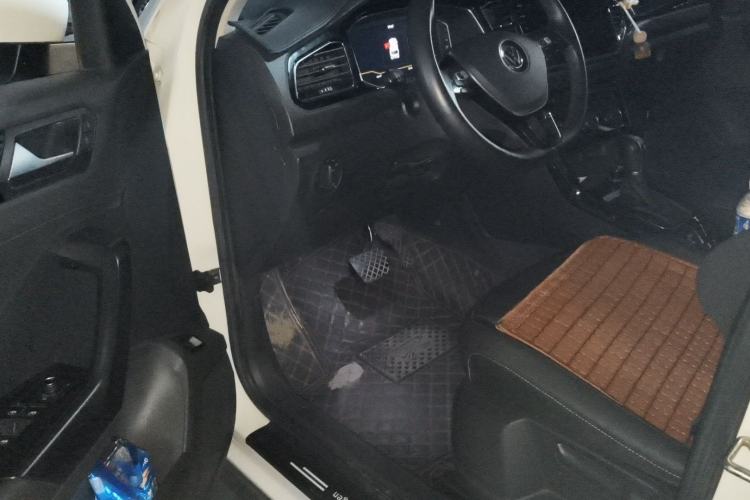 Used Volkswagen T-ROC 2021 280TSI DSG Two-Wheel Drive Comfort Connect Edition
