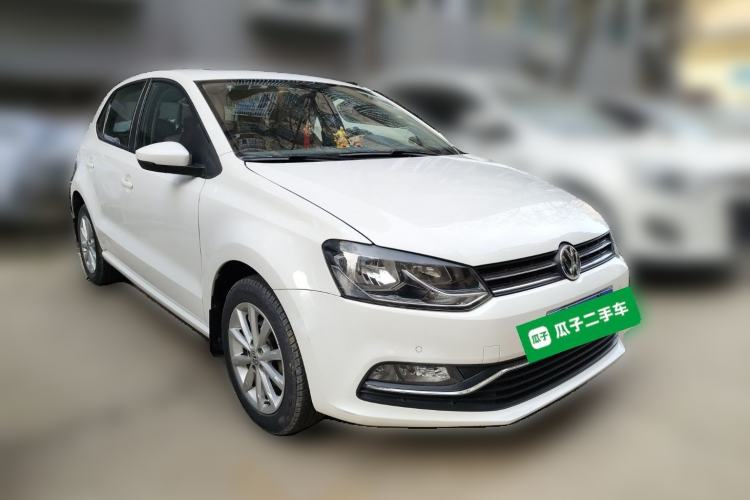 Used Volkswagen Polo 2014 1.4L Automatic Luxury Edition Front Right 45 Deg