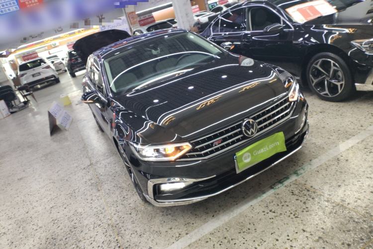 Used Volkswagen Magotan 2024 2 Million Units Zhongxiang Version 330TSI DSG Luxury Edition Front Right 45 Deg