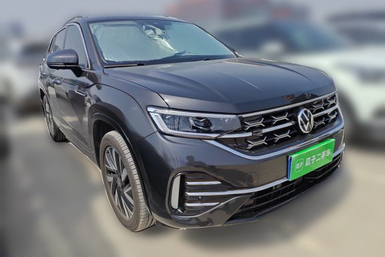 Used Volkswagen Tayron 2023 330TSI Two-Wheel-Drive R-Line High-Energy Version Front Right 45 Deg