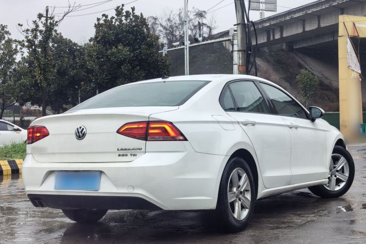 Used Volkswagen Lamando 2015 230TSI Manual Trend Edition
