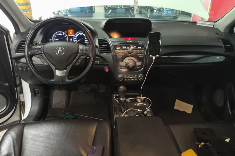 Used Acura RDX 2013 3.0L Two-Wheel Drive Elite Edition Center Console