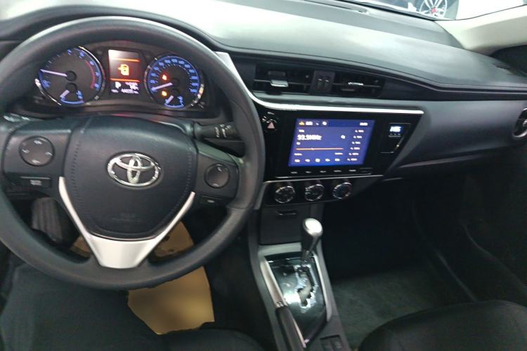 Used Toyota Corolla 2017 Revised Version 1.2T S-CVT GL-i Center Console