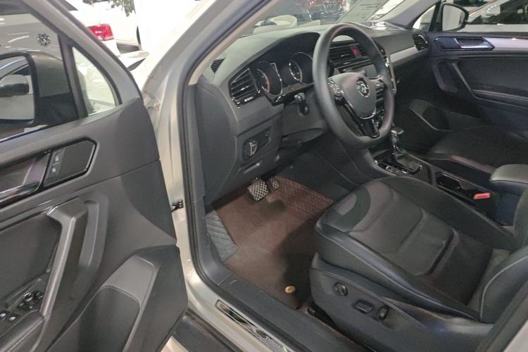 Used Volkswagen Tiguan L 2017 330TSI Automatic Two-Wheel Drive Luxury Edition Driver Seat