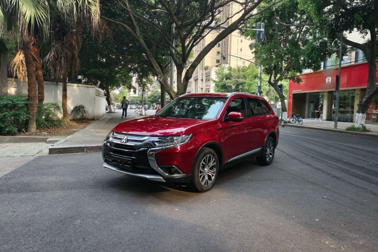 Used Mitsubishi Outlander 2018 2.0L Two-Wheel Drive Glory Edition 5 Seats