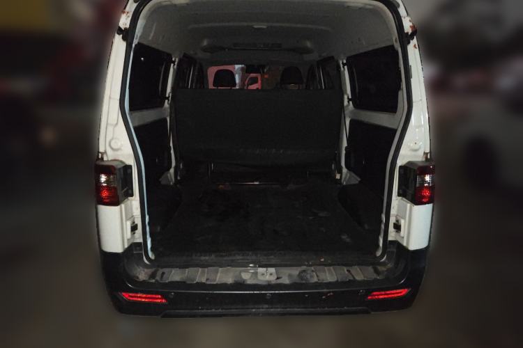 Used Jinbei Gold Hiace M Classic 2022 Panda Edition 1.5L Travel Lion Passenger Van 5 Seats