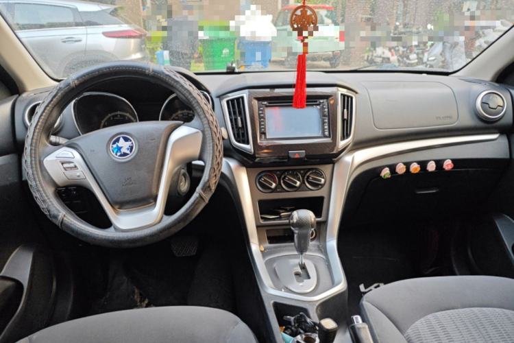 Used Venucia T70 2015 2.0L CVT Smart Choice Edition Center Console