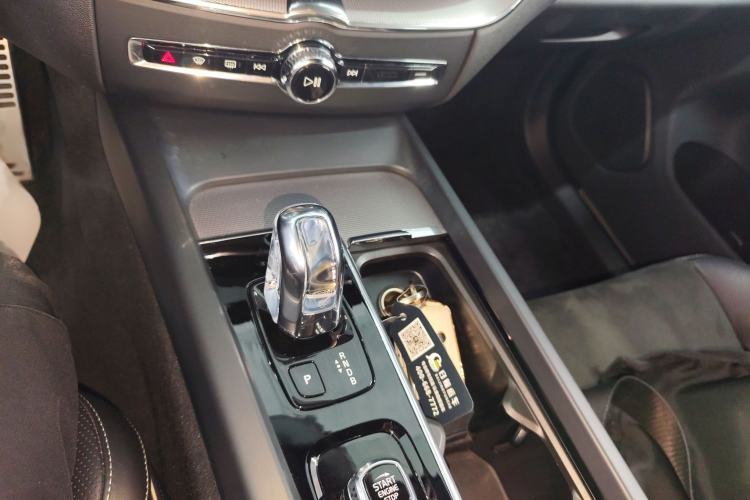 Used Volvo XC60 New Energy 2019 T8 E-Drive Hybrid Intelligent Luxury Sport Edition China VI