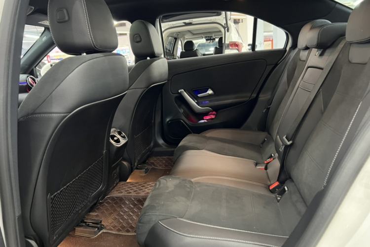 Used Mercedes-Benz A-Class 2022 Revised Version A 200 L Sport Sedan Fashionable Style Interior 5