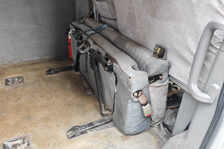 Used Dongfeng Yufeng 2014 2.5T YuliBao Logistics Vehicle Low-Trim Version with Short Wheelbase and Mid-Roof Design – ZD25