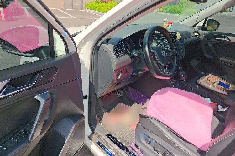 Used Volkswagen Tiguan L 2017 330TSI Automatic Two-Wheel Drive Luxury Edition Driver Seat