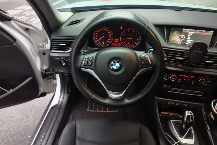 Used BMW X1 2015 sDrive18i Leading Edition
