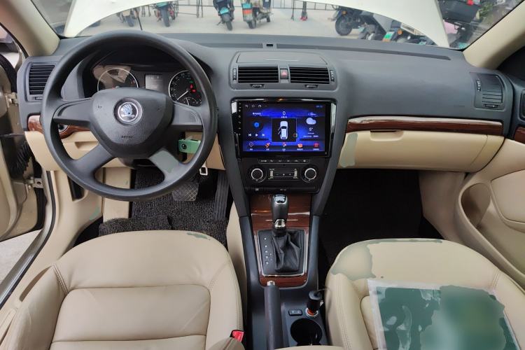 Used Skoda Octavia 2013 1.6L Automatic Yijun Edition Center Console