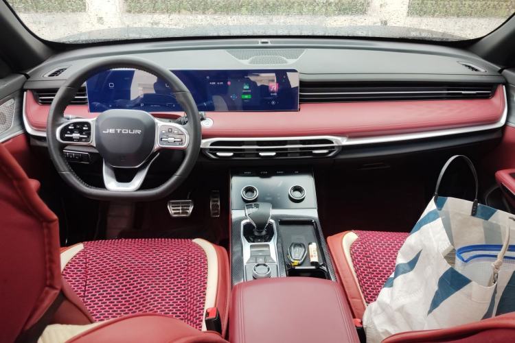 Used JETOUR X70 PLUS 2023 1.6T DCT Stronger PRO 5-Seater Center Console