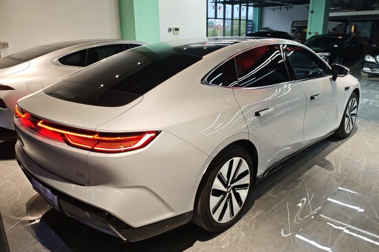 Used Geely Galaxy E8 2024 665 km Range Rear-Drive Starship Long-Range Version
