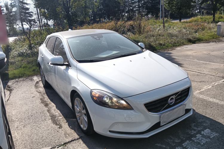 Used Volvo V40 2015 1.6T Zhiya Edition
