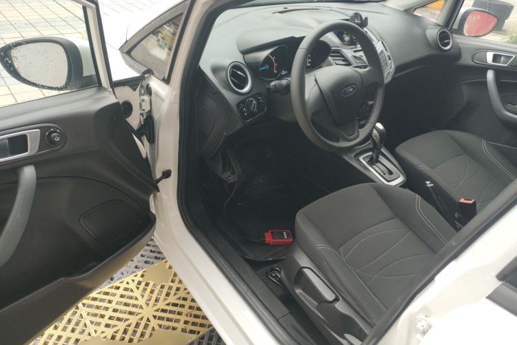 Used Ford Fiesta 2013 Hatchback 1.5L Automatic Fashion Edition
