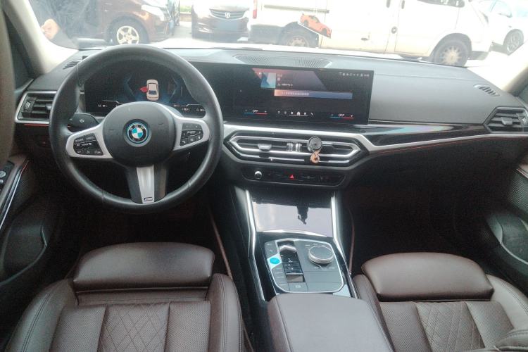 Used BMW i3 2024 eDrive 35 L Center Console